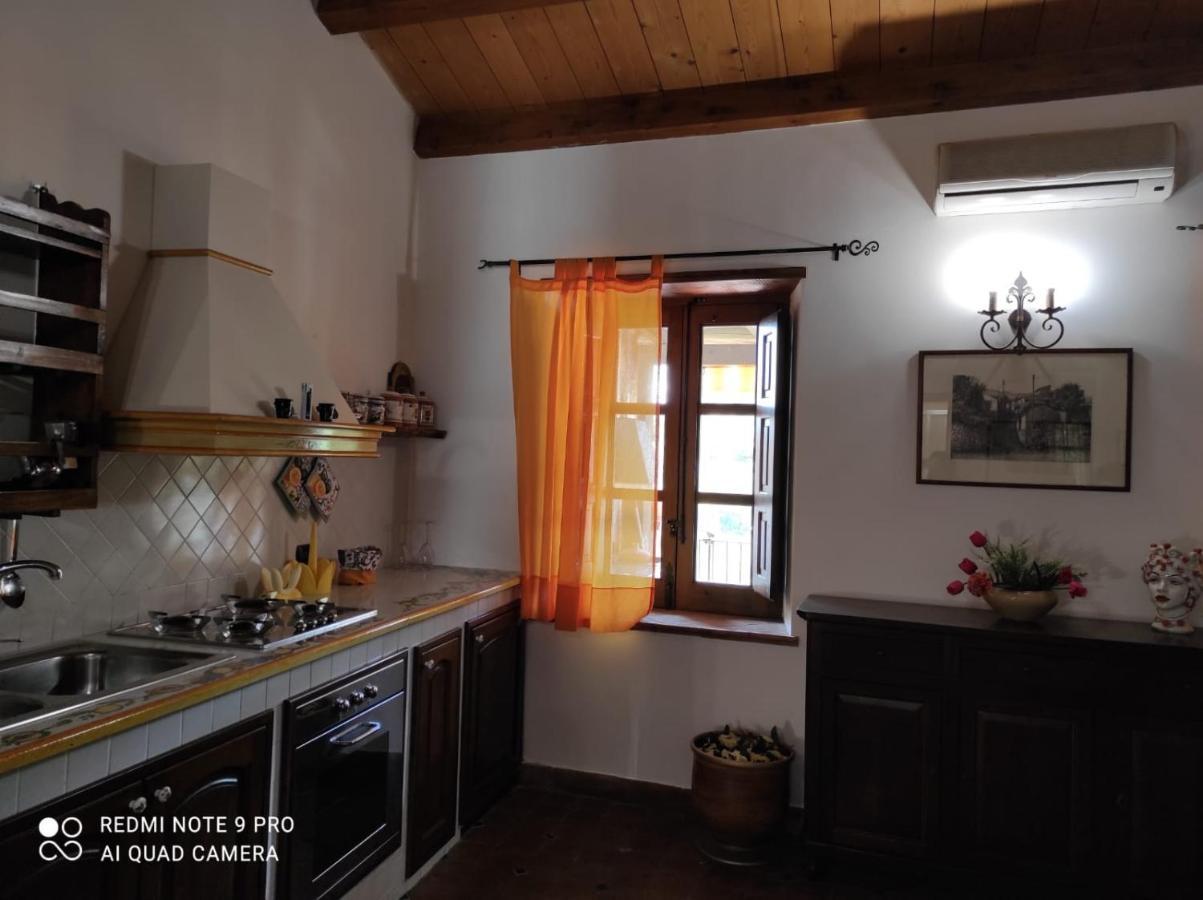 B&B Il Padrino Savoca Bagian luar foto
