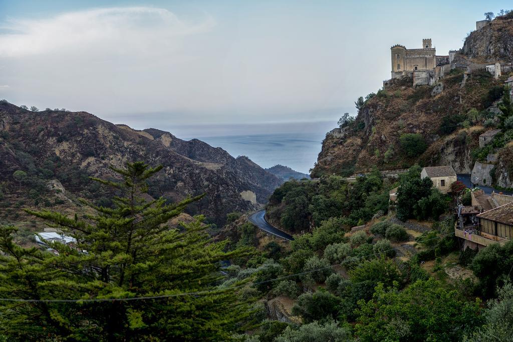 B&B Il Padrino Savoca Bagian luar foto