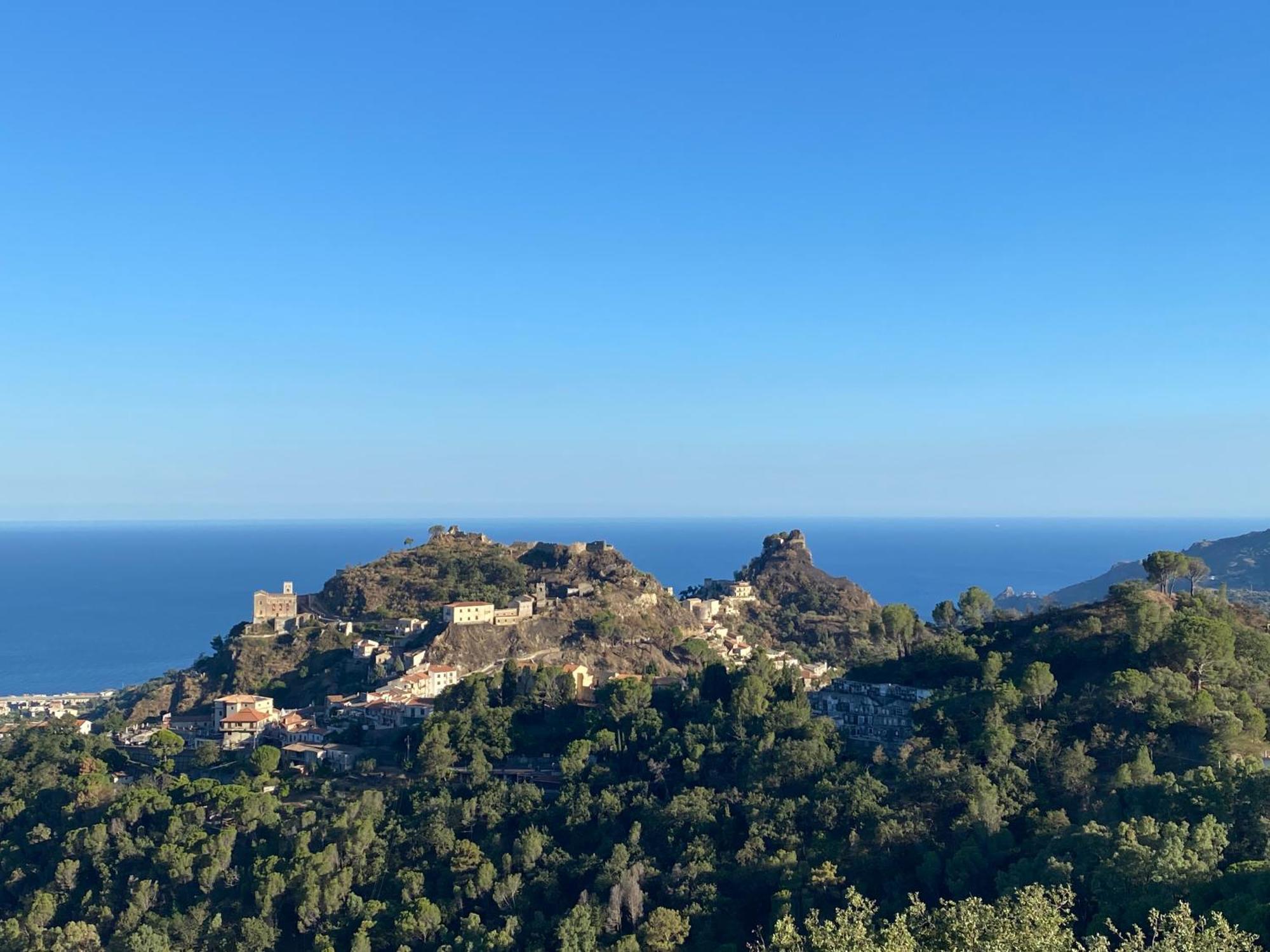 B&B Il Padrino Savoca Bagian luar foto