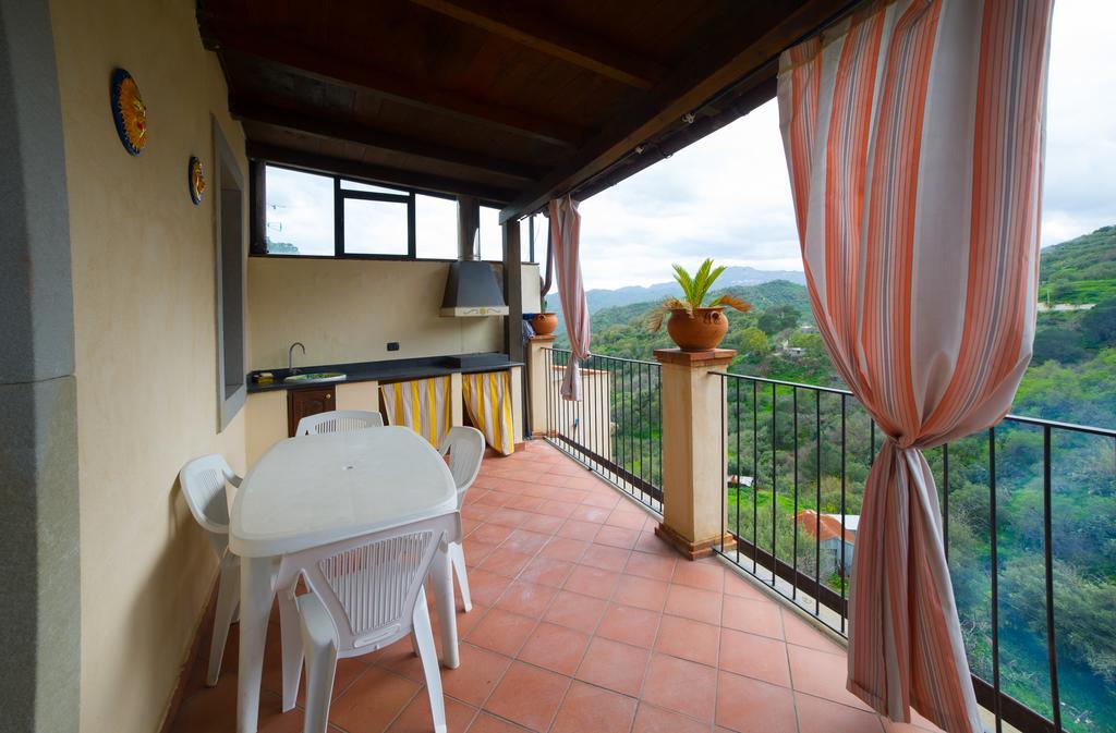B&B Il Padrino Savoca Ruang foto