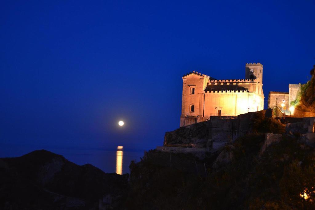 B&B Il Padrino Savoca Bagian luar foto
