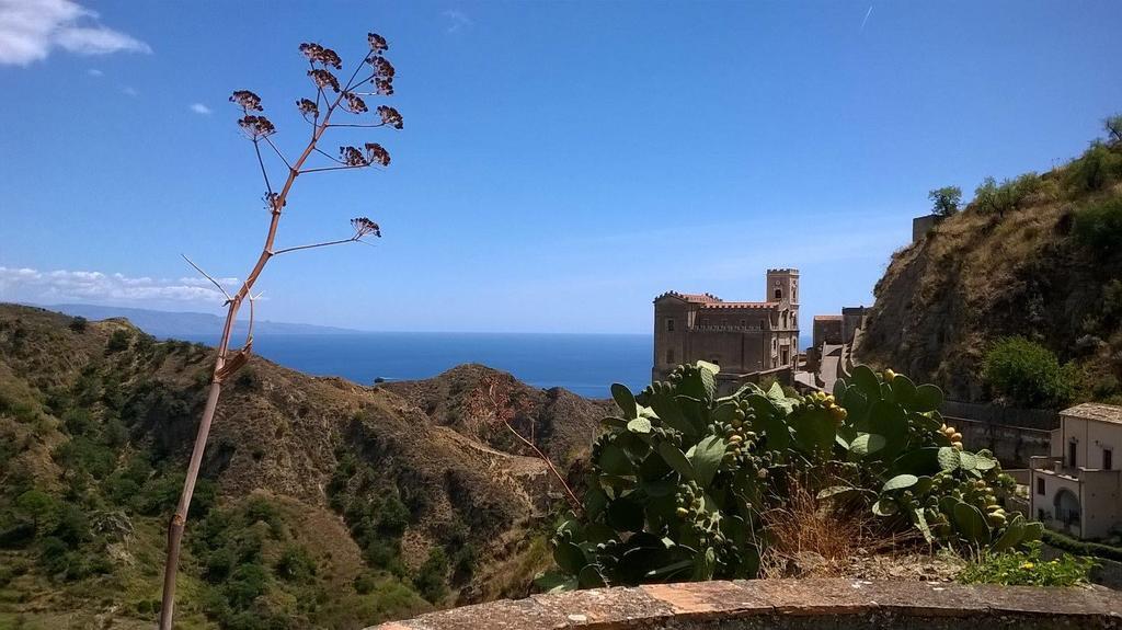 B&B Il Padrino Savoca Bagian luar foto
