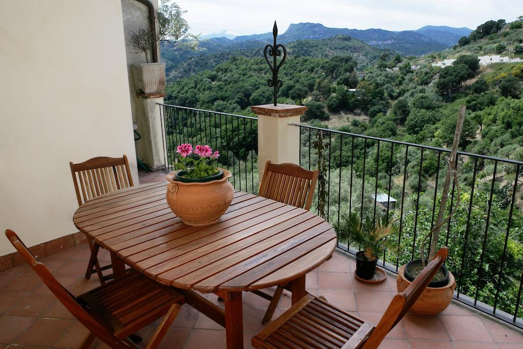 B&B Il Padrino Savoca Ruang foto